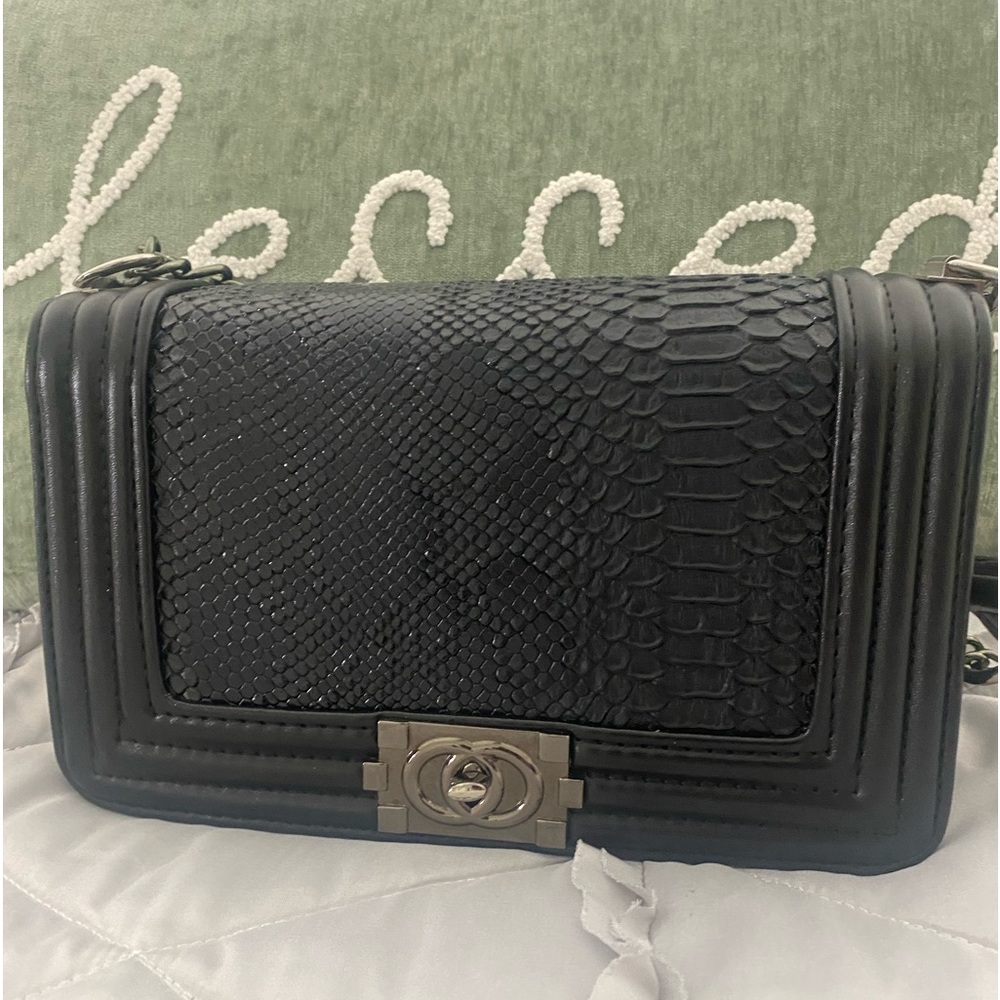 Black bag in like new condition